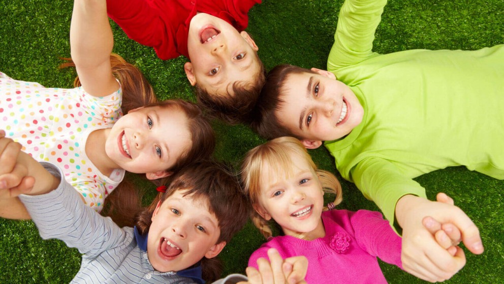 Bambini si divertono all'Acqua Camp