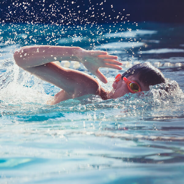 Nuoto per bambini ai campi estivi